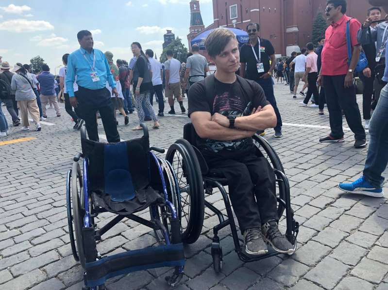 اهدای ویلچیر به معلولین در جام جهانی 2018
