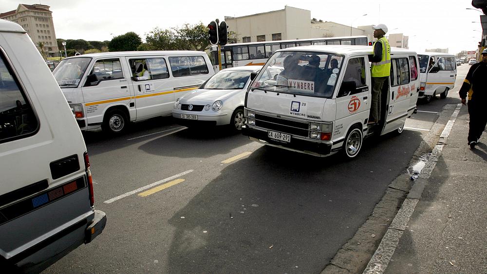 مرگ 11 تن از رانندگان تاکسی در آفریقای جنوبی توسط مردان مسلح