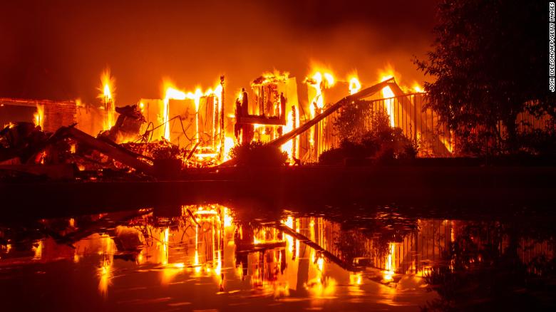 ادامه آتش سوزی مرگبار در شمال کالیفرنیا