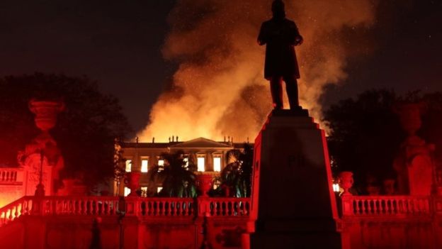 موزه ملی 200 ساله برزیل در آتشی عظیم سوخت