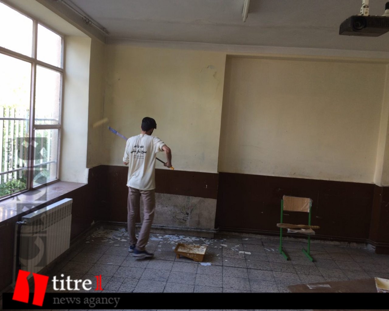 فضا سازی و رنگ آمیزی 6 مدرسه توسط جهادگران در کرج/ 5 مدرسه برای بازسازی و تجهیز در مناطق محروم شناسایی شد
