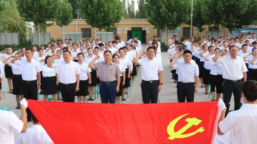 سرکوب عظیم در منطقه مسلمان چین/ بازداشت خودسرانه وسیع، سرکوب مذهبی، نظارت بر زین‌جیانگ