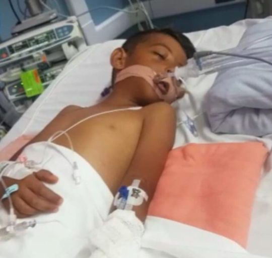 پسر 7 ساله انگلیسی به دلیل مسمومیت غذایی در مصر دچار حمله قلبی شد