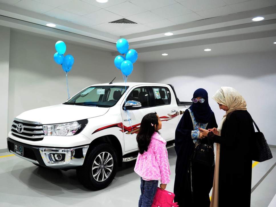 خفقان ادامه دار زنان در عربستان با دستگیری، بازداشت و تعرض به آنها/ لغو ممنوعیت رانندگی تنها تمسخر زنان عربستان است/ شرکت‌های خودروسازی نقش کلیدی در آزادی فعالان حقوق زنان دارند