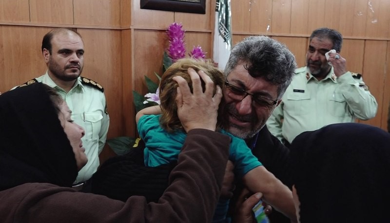پرنیای 3 ساله بعد از 2 ماه به آغوش خانواده بازگشت/ زن و شوهر رباینده این کودک دستگیر شدند