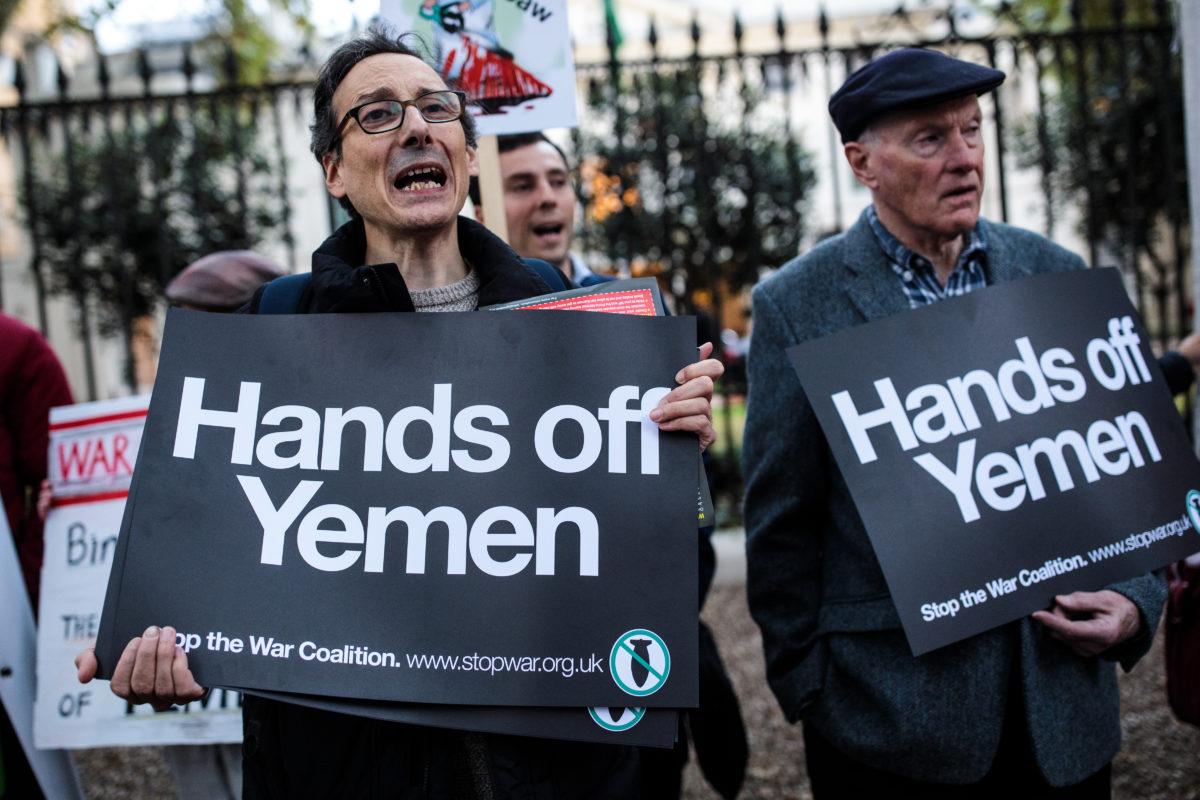 تظاهرات کنندگان در انگلیس خواستار پایان جنگ یمن شدند/ ترزا می، امروز چند کودک را کشته ای؟
