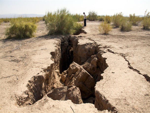 وضعیت بحرانی فرونشست در دشت های البرز/ شوری بالا، چالش جدی پیش روی منابع آب/ 70 درصد چاه های استان غیر مجاز حفاری شده است