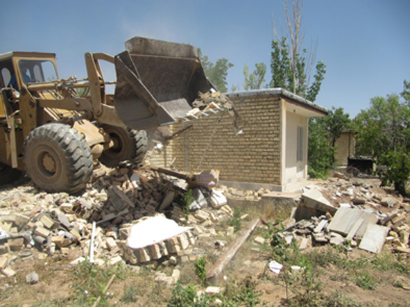 ۱۳ مورد ساخت و ساز غیرمجاز در اراضی کشاورزی کرج تخریب شد
