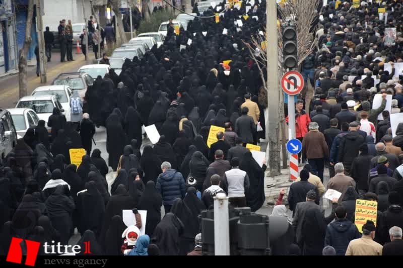 راهپیمایی مردم کرج در پاسداشت شهدای هواپیمای اوکراینی/ نمازگزاران البرز از صلابت نظام و سپاه پاسداران دفاع کردند + تصاویر