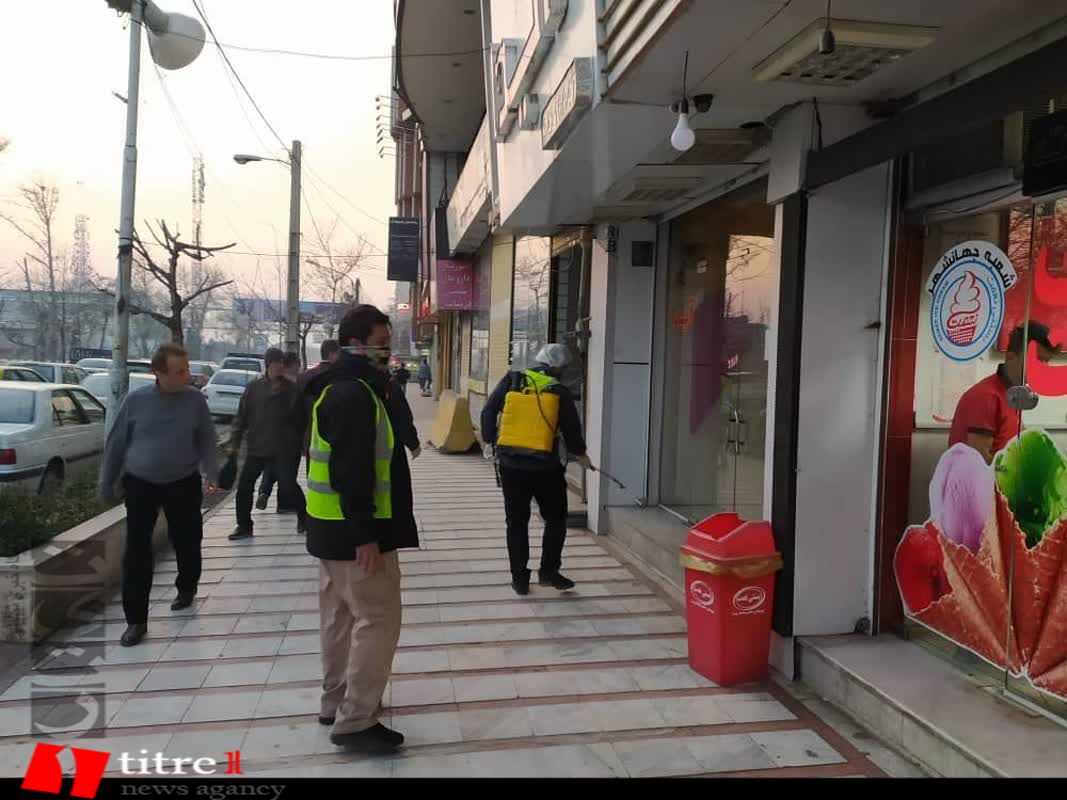 عملیات پاکسازی و ضدعفونی کردن معابر عمومی شهر کرج + تصاویر