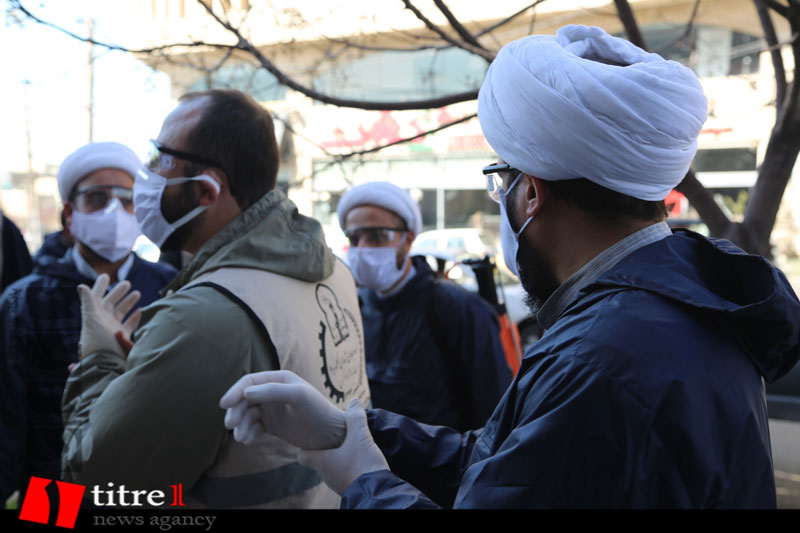 اقدام جهادی روحانیون استان البرز در ضد عفونی کردن معابر/ طلاب بسیجی هم مدافع سلامت مردم شدند + تصاویر