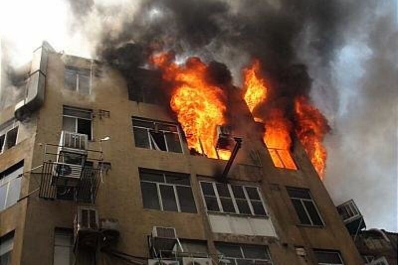 آتش‌سوزی مجتمع مسکونی در قم/ ۷۱ نفر کشته و مصدوم شدند
