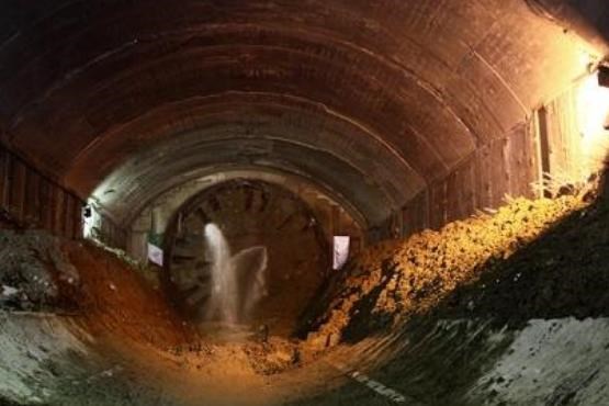 8 نفر در حادثه ریزش تونل در آزاد راه تهران-شمال محبوس شدند