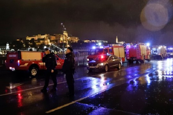واژگونی قایق توریستی و غرق شدن آن در مجارستان + تصاویر///////////تولیدی