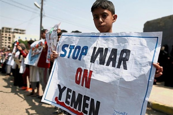 انزوای شدید عربستان در صورت ادامه ی جنگ یمن/ عقب نشینی امارات، عربستان را گرفتار کرد