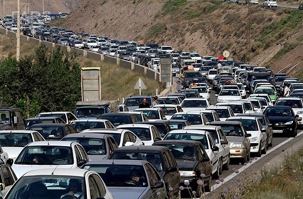 ترافیک پر حجم از پل کلاک تا مهرویلای کرج/ اعمال محدودیت ترافیکی تا 2 بامداد در چالوس