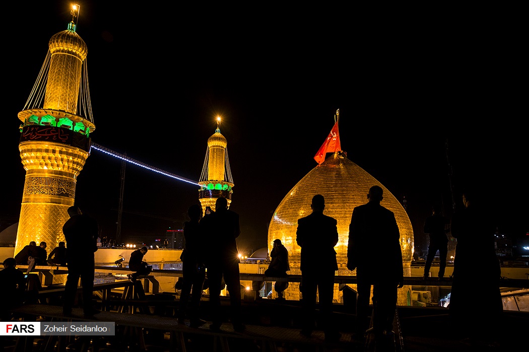 تعویض پرچم حرم امام حسین (ع) در کربلا + تصاویر