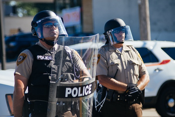برخوردهای خشونت آمیز پلیس آمریکا با سیاهپوستان و فقرا