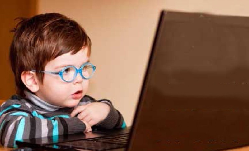 تدبیر برای صیانت از «کودکان آنلاین» نیاز امروز جوامع است/ وقتی والدین از