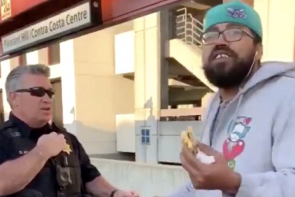 دستگیری یک مرد توسط پلیس آمریکا به خاطر غذا خوردن در ایستگاه قطار