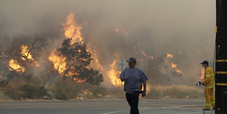 آتش‌‌سوزی در کالیفرنیا | ۴۰۰۰۰ نفر مجبور به تخلیه خانه‌هایشان شدند