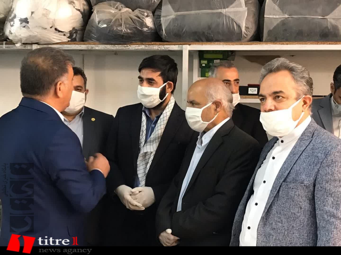 برش روزانه 200 هزار ماسک در کارخانه عصر جدیدِ کرج/ 150 مجاهد سلامت البرز کانون تولید ماسک و گان در کشور شدند + تصاویر