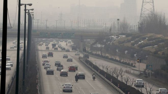 هوای ناسالم و شاخص آلودگی قرمز در البرز جا خوش کرد/ تردد خودروها در شهر؛ فقط با برگه معاینه فنی