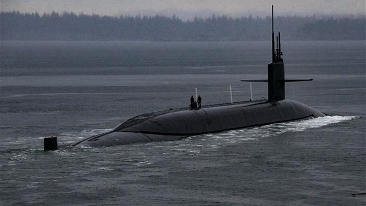 ماجرای شناسایی و اخطار به زیردریایی بیگانه در رزمایش دریایی ارتش + فیلم
