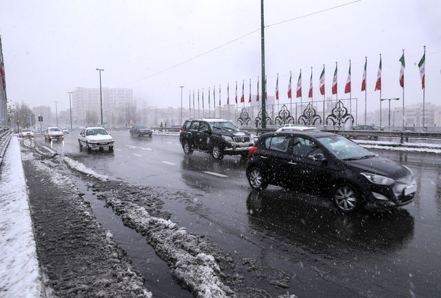 پیش بینی بارش پراکنده باران و برف در البرز/ آسمان مه آلود و ابری است
