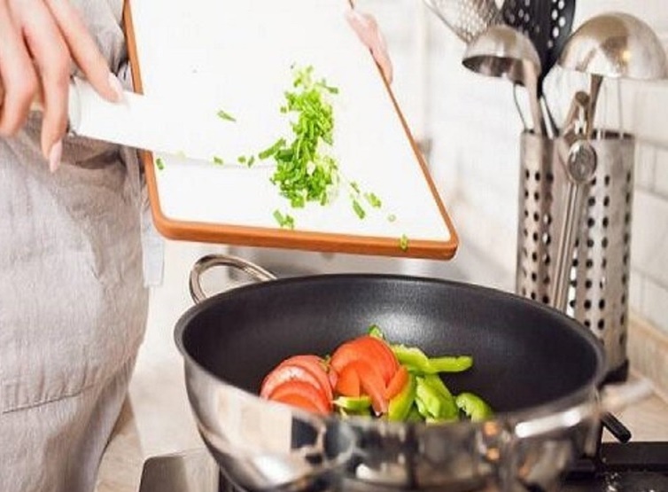 ۱۳ ترفند آشپزی برای سالم‌تر کردن غذا‌ها