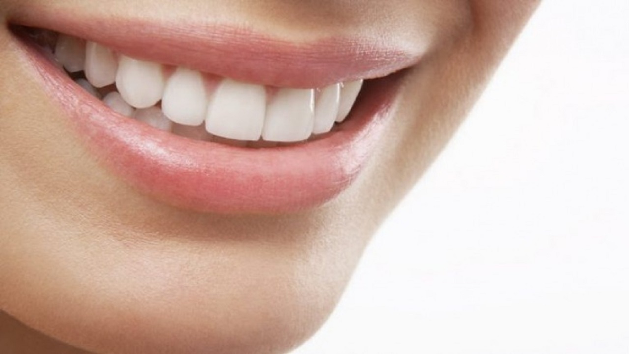 با ۴ روش ساده و آسان جرم گیری دندان‌ها در منزل آشنا شوید