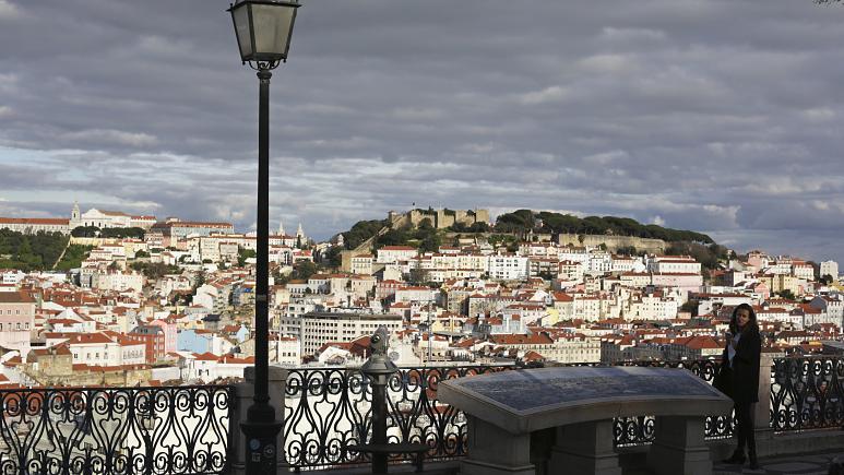 پرتغال برای کاهش محدودیت های کرونا مدارس ، کافه ها و موزه ها را بازگشایی می کند//خبر تولیدی///ترجمه///