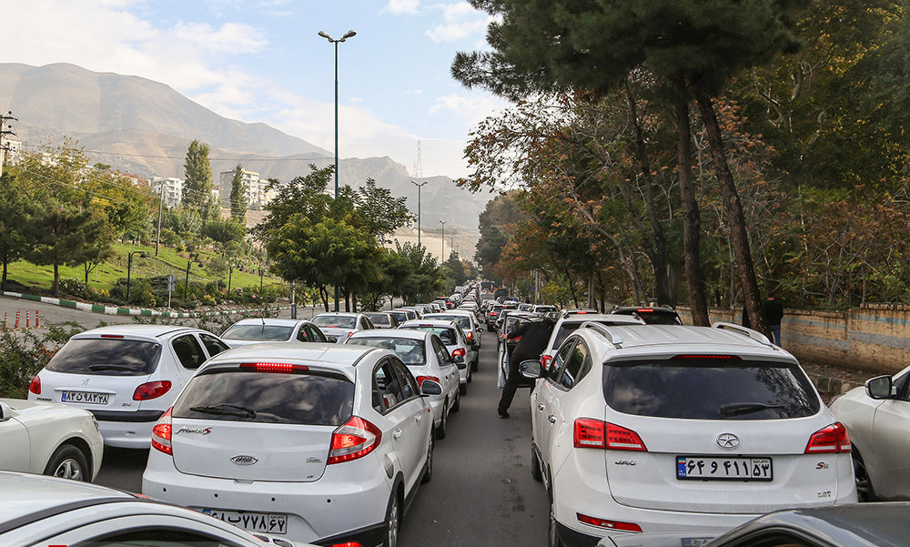 ترافیک سنگین در آزادراه قزوین - کرج/ محورهای استان فاقد مداخلات جوی هستند