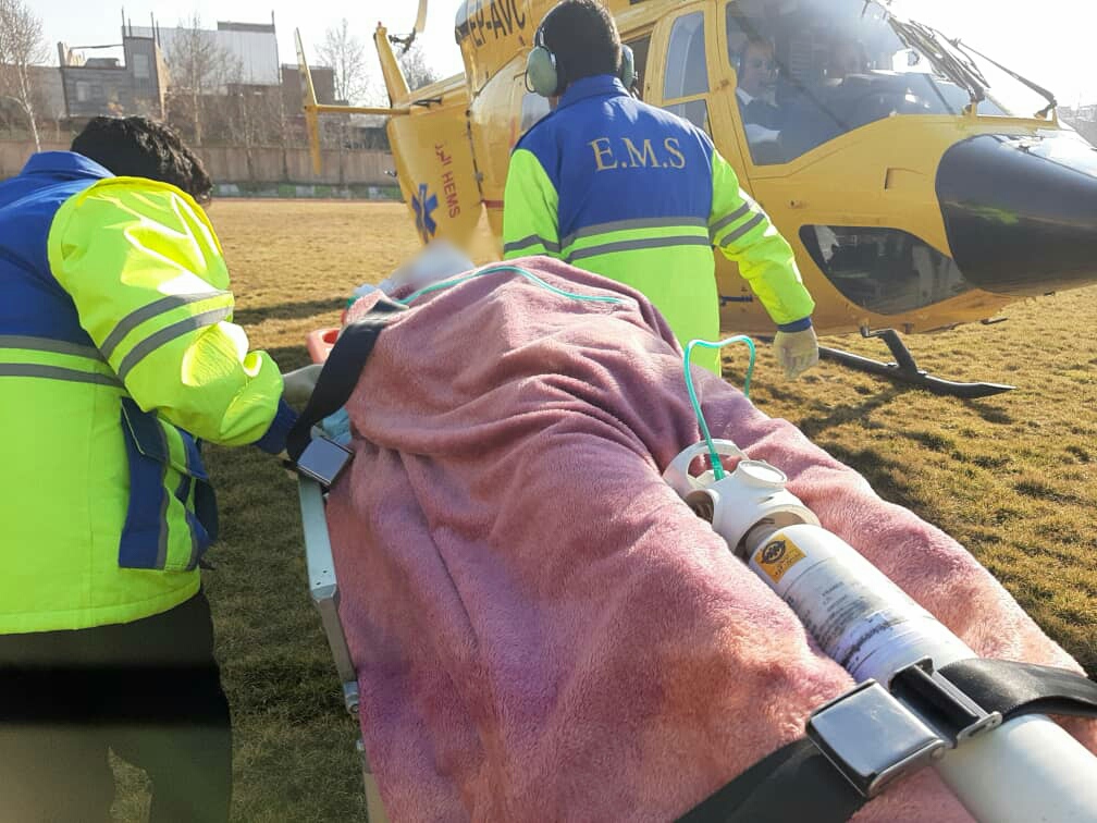 مصدوم نظرآبادی با اورژانس هوایی البرز به بیمارستان کرج منتقل شد