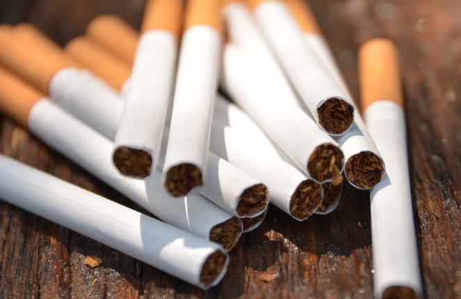 کشف بیش از ۸ هزار نخ سیگار قاچاق در نظرآباد/ عامل توزیع دخانیات دستگیر شد