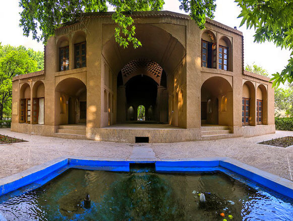 آیا می‌دانستید زیباترین باغ ایرانی در دل کویر بنا شده است؟