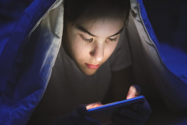 اعتیاد کردن به اینترنت چه تاثیری بر کیفیت خواب دارد؟