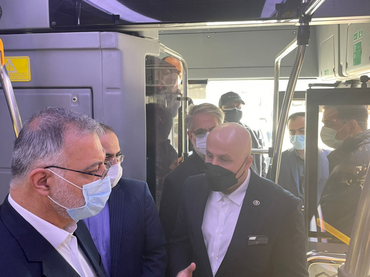 شهردار تهران از اتوبوس برقی زیما بازدید کرد