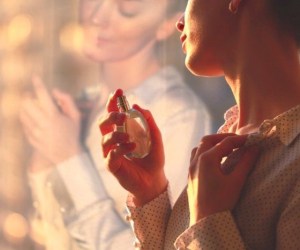 7 راز عطر زدن زنانی که همیشه بوی خوب میدهند