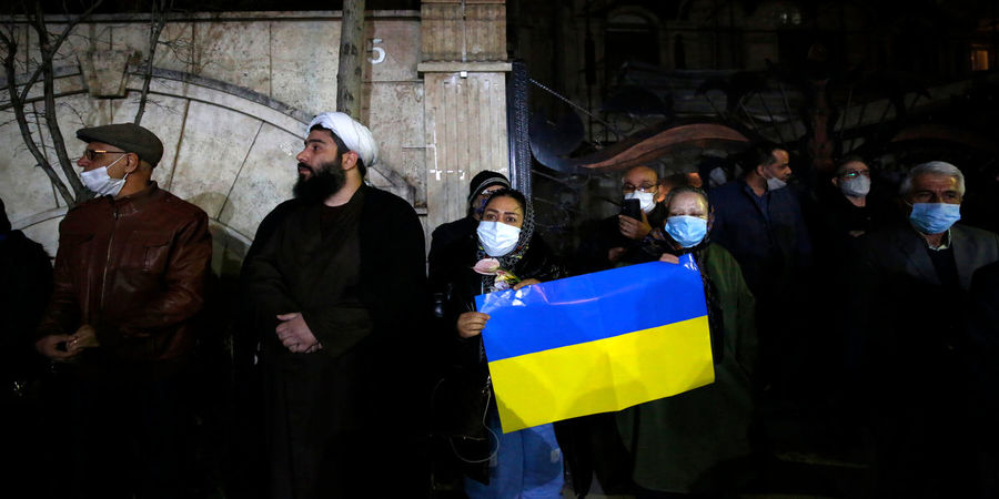 یک روحانی در میان مخالفان جنگ اوکراین+ عکس