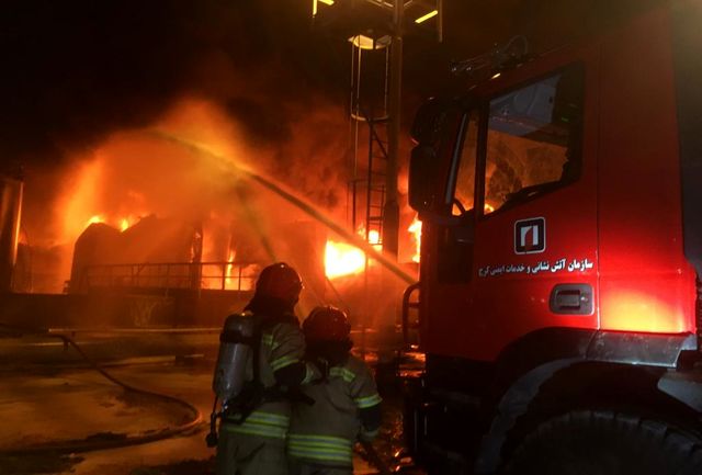 حضور ۱۸ آتش‌ نشان کرجی در عملیات اطفاء حریق پالایشگاه تهران