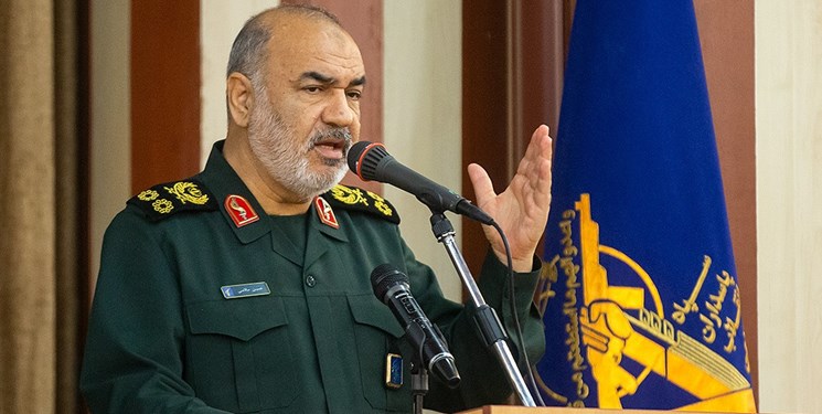 سلاح‌ دشمن در اطراف کشور آرایش گرفته‌ امّا امنیت بر ایران حاکم است