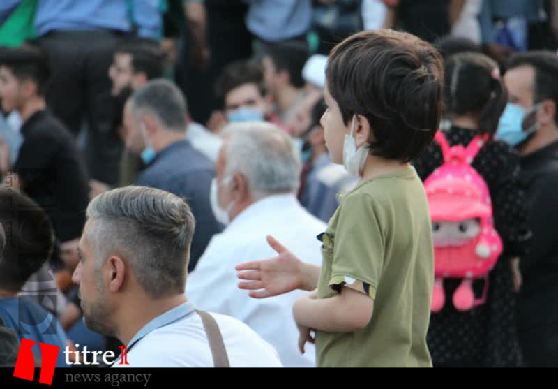 تعویض پرچم در امامزاده محمد (ع) کرج + تصاویر