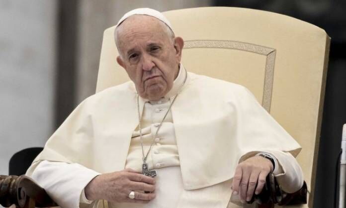 پاپ استعفای خود در واتیکان را به واسطه بیماری تکذیب کرد