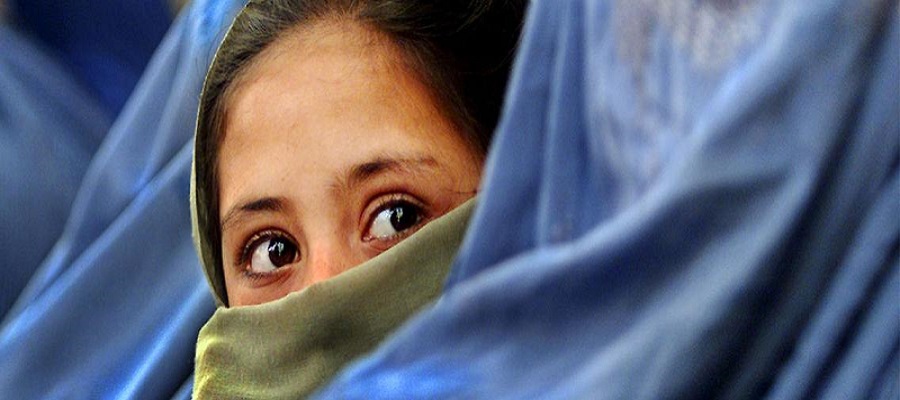 وعده های تو خالی آمریکا به مواجب بگیران افغان/ کتک زدن زنان در خیابان توسط طالبان