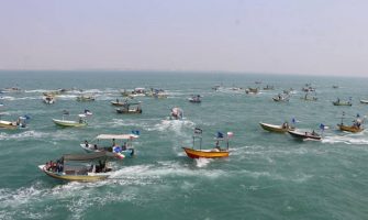 موج گسترده شناورهای بسیج دریایی در خلیج فارس/ پیام مقاومت به کل جهان مخابره شد+تصاویر