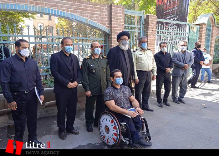فرمانده سپاه البرز در حاشیه نماز جمعه کرج از قهرمانان پارالمپیک تجلیل کرد