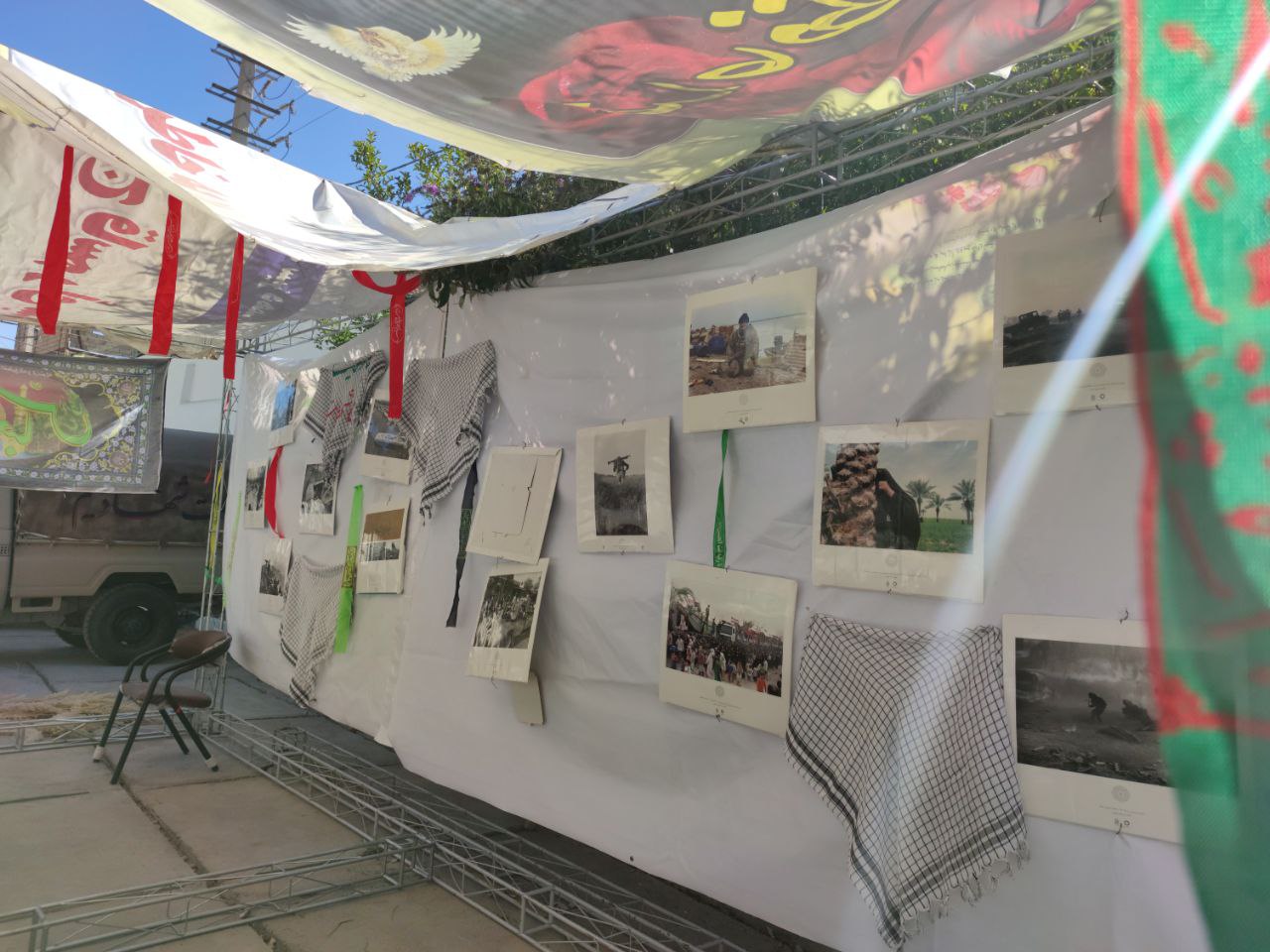 نمایشگاه یاد یاران در روستای خور درحال آماده سازی و راه اندازی میباشد