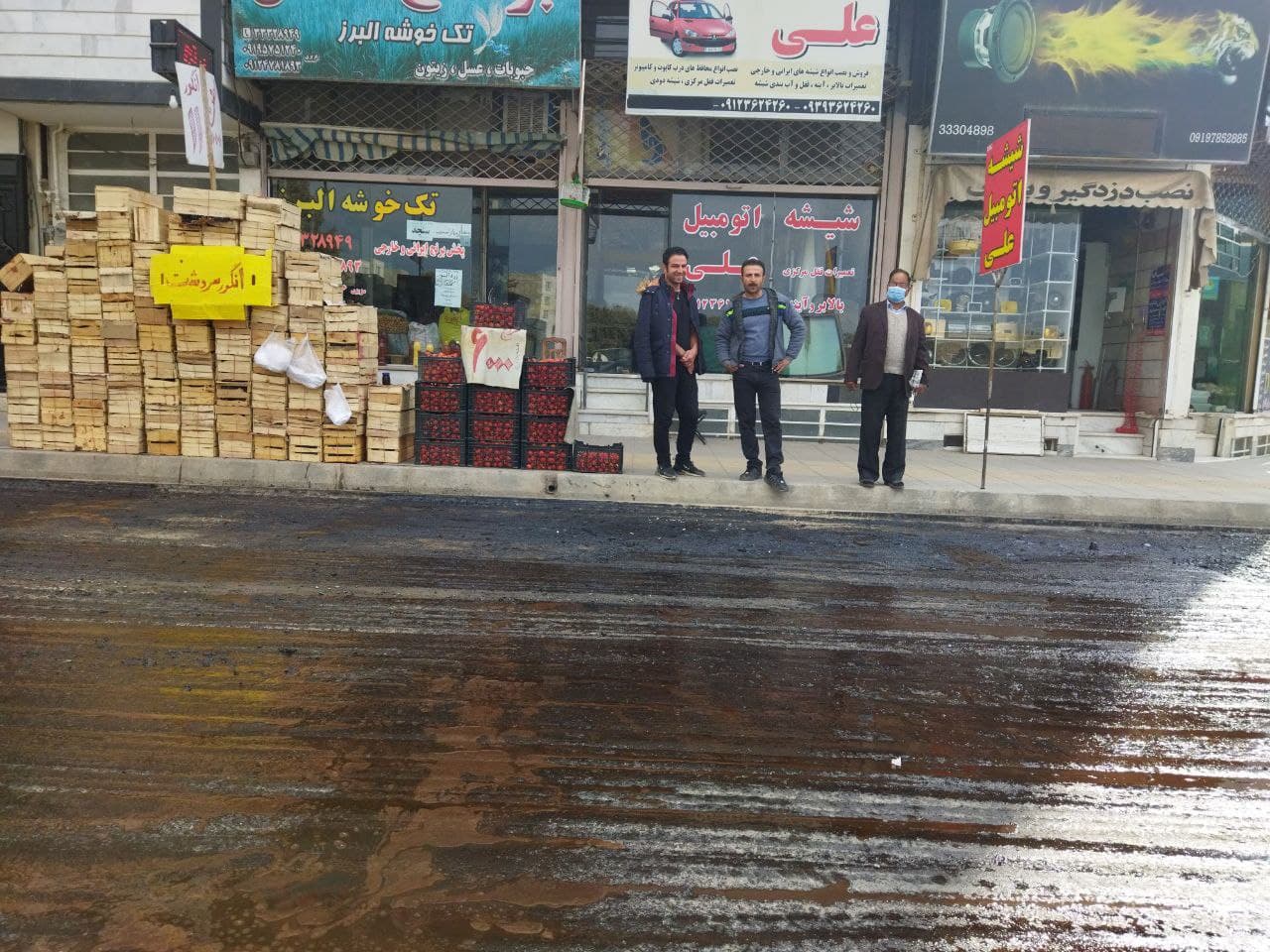 عملیات قیر ریزی خیابان فرهنگ در مهرشهر کرج آغاز شد/ صدای اعتراض رانندگان تاکسی و کسبه به شهرداری رسید