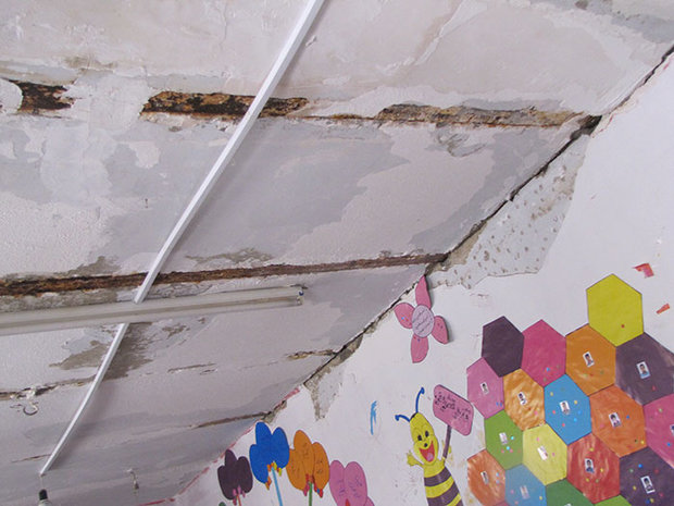 ماجرای ریزش سقف ۲ مدرسه در خرمدشت کرج/ مکاتباتی که با نوسازی مدارس بی جواب ماند